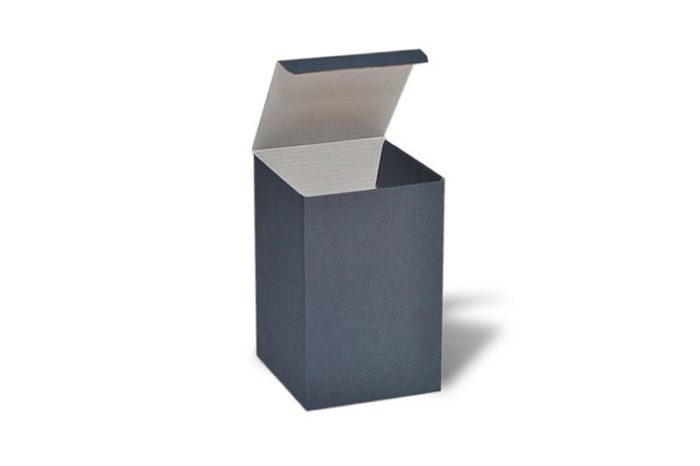 Dárkové krabičky na hrnečky jsou vyráběny na zakázku. Krabička je s klopovým otevíráním ze shora a lze potisknout logem.
Barvu krabičky si můžete vybrat z: přírodní hnědé, čokoládově hnědé, modré a bílé. 