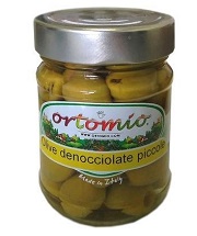 Green olives Without stones Green olives without pips are characterized by considerable size and high yield. The collection takes place in mid-October. They have a fruity flavor and a solid pulp and a beautiful green color. They are suitable for aperitif.