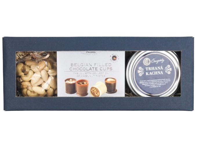 Dárkový balíček Nuts cups Dárková krabička v sobě ukrývá mix oblíbených oříšků, belgické plněné pralinky a trhanou kachnu provoněnou majoránkou. Všechny pochutiny jsou baleny v elegantní a ekologické papírové krabičce. Obdarujte s chutí malým degustačním zážitkem.