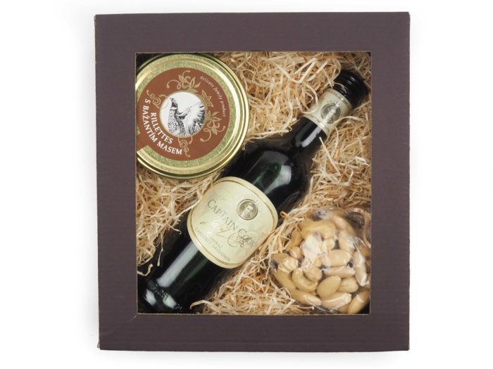 Dárkový balíček Brown Cook Dárková krabička v sobě ukrývá rilettes s bažantím masem, australské červené víno Shiraz a mix oblíbených oříšků. Všechny pochutiny jsou baleny v elegantní a ekologické papírové krabičce. Obdarujte s chutí malým degustačním zážitkem.