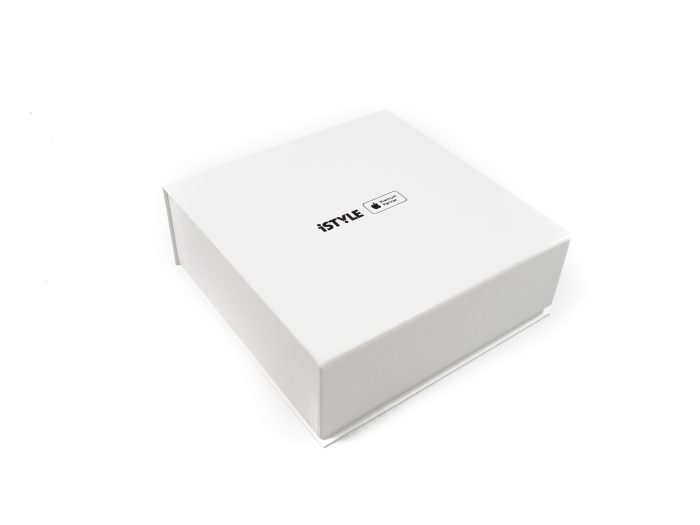 Tato magnetická krabice iStyle byla vyrobena pro společnost iStyle, která tak dává svým zákazníkům možnost dárkového balení na své produkty. Krabice je jednoduchá a zcela elegantní, tak aby její design odpovídal vzhledu celého brandu. 