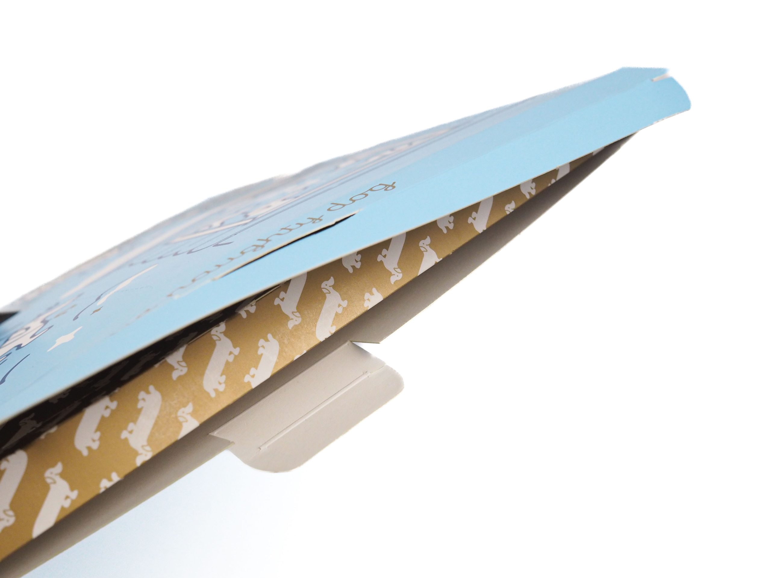 Adventní kalendář The Naughty Dog byl vyroben pro 4 pytlíčky výběrové kávy, které si milovník kávy může vychutnávat během čtyř adventních týdnů.