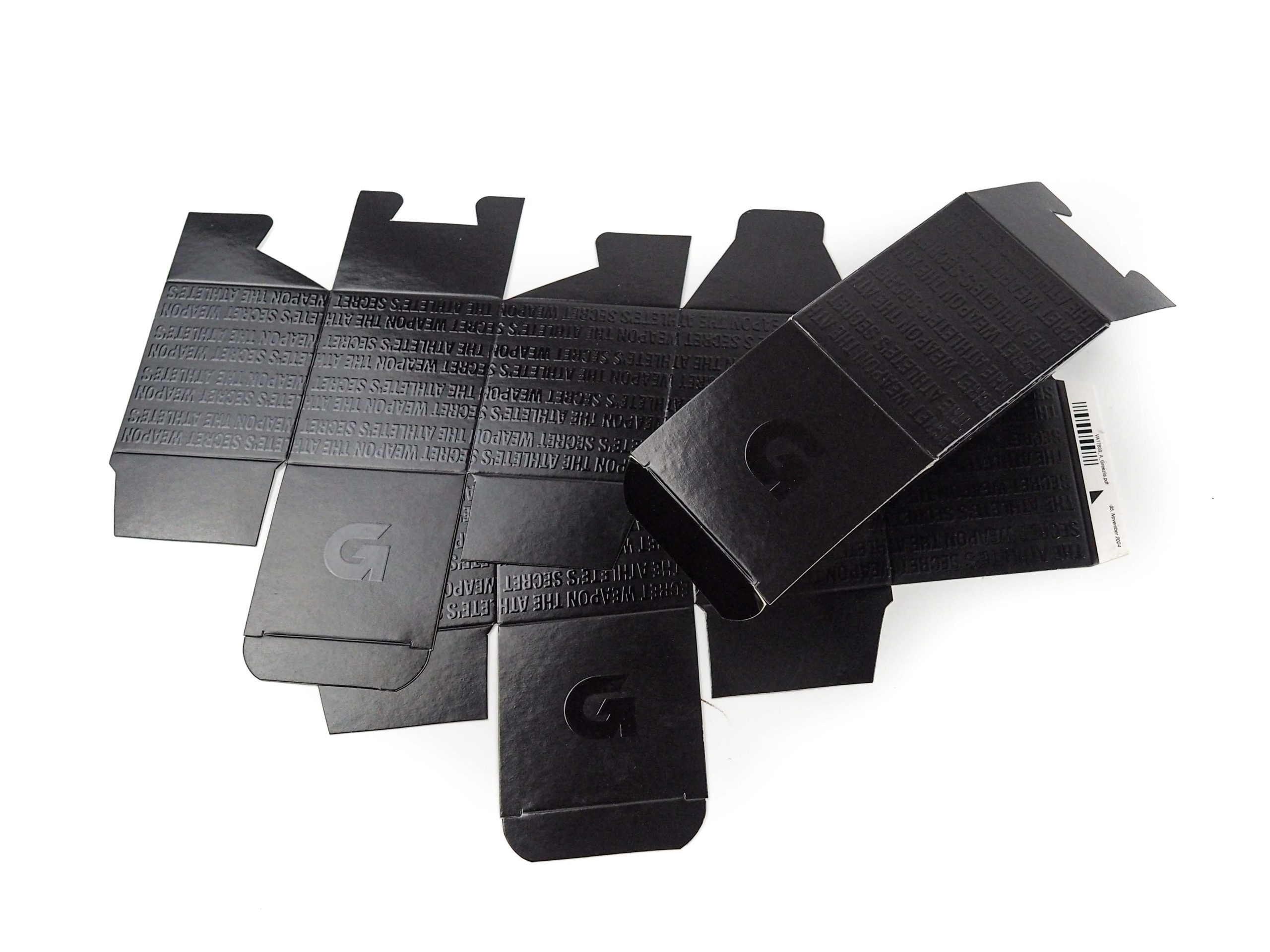 Komínková krabička Greeziss Black byla vyrobena na produkt hřejivých mastí. Při této produkci byla zvolena nová technologie 3D laku, který dodá jedinečný prvek v podobě lesklých vystouplých detailu, které jsou zajímavé a originální.