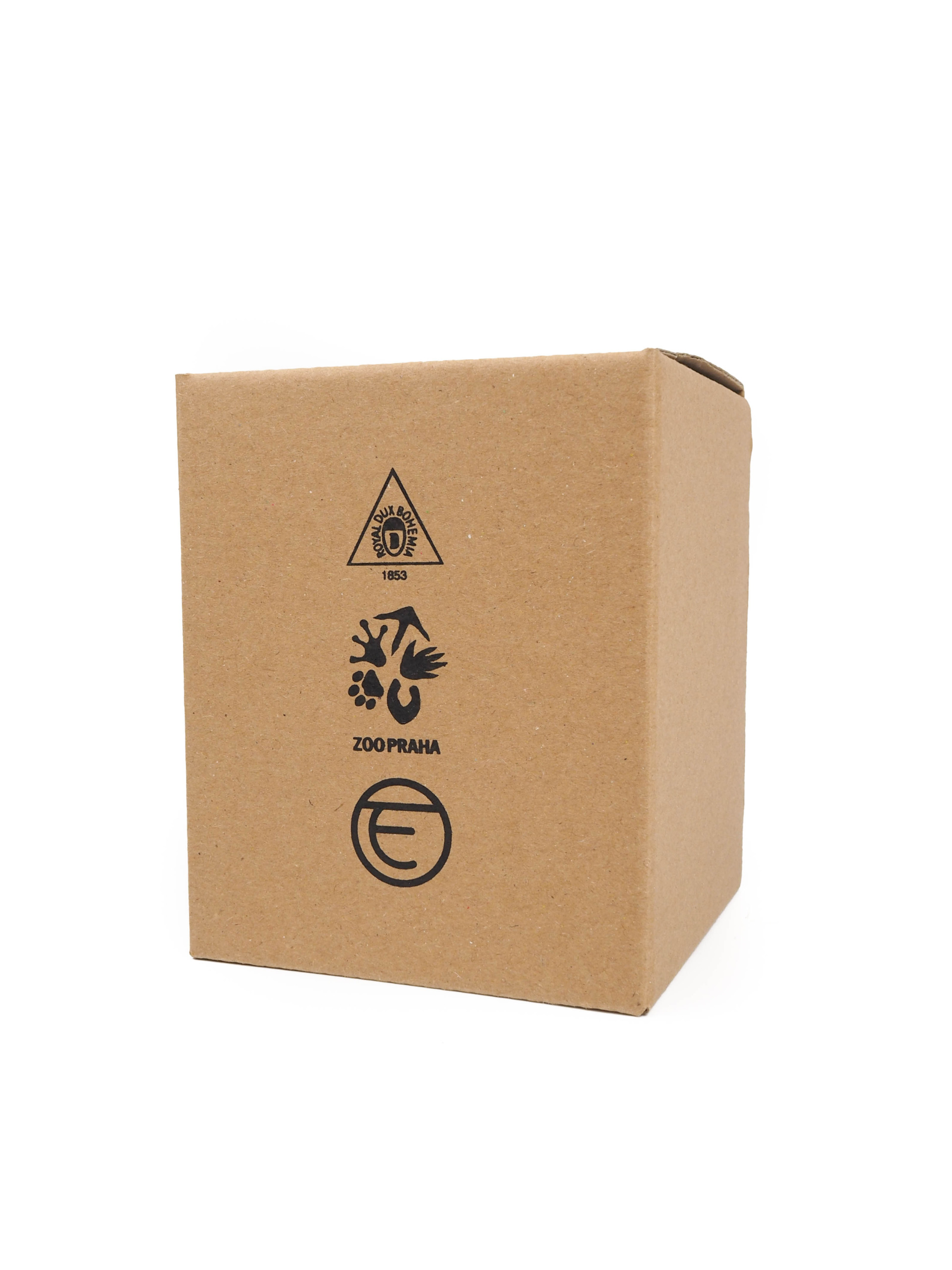 Dárková krabička byla vyrobena na zakázku k vložení porcelánové gorily. Krabička je s klopovým otevíráním ze shora a potištěna logem.