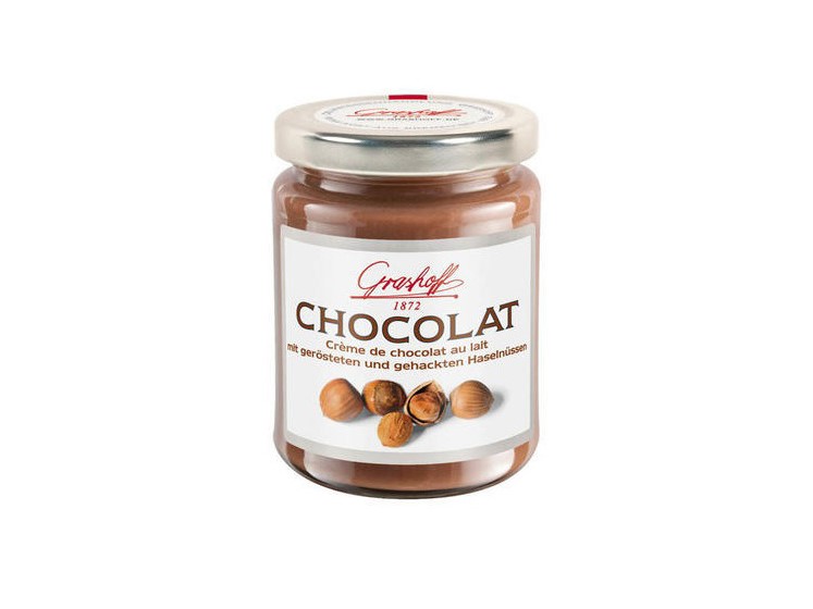 Chocolate cream with hazelnuts